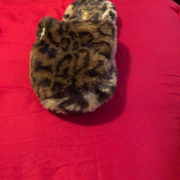 Lisa Closet - Picture 3 of 5